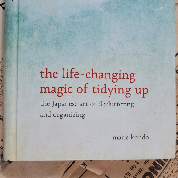 The Life-Changing Magic of Tidying Up Japanese Art of Decluttering & Organizing - Picture 3 of 10